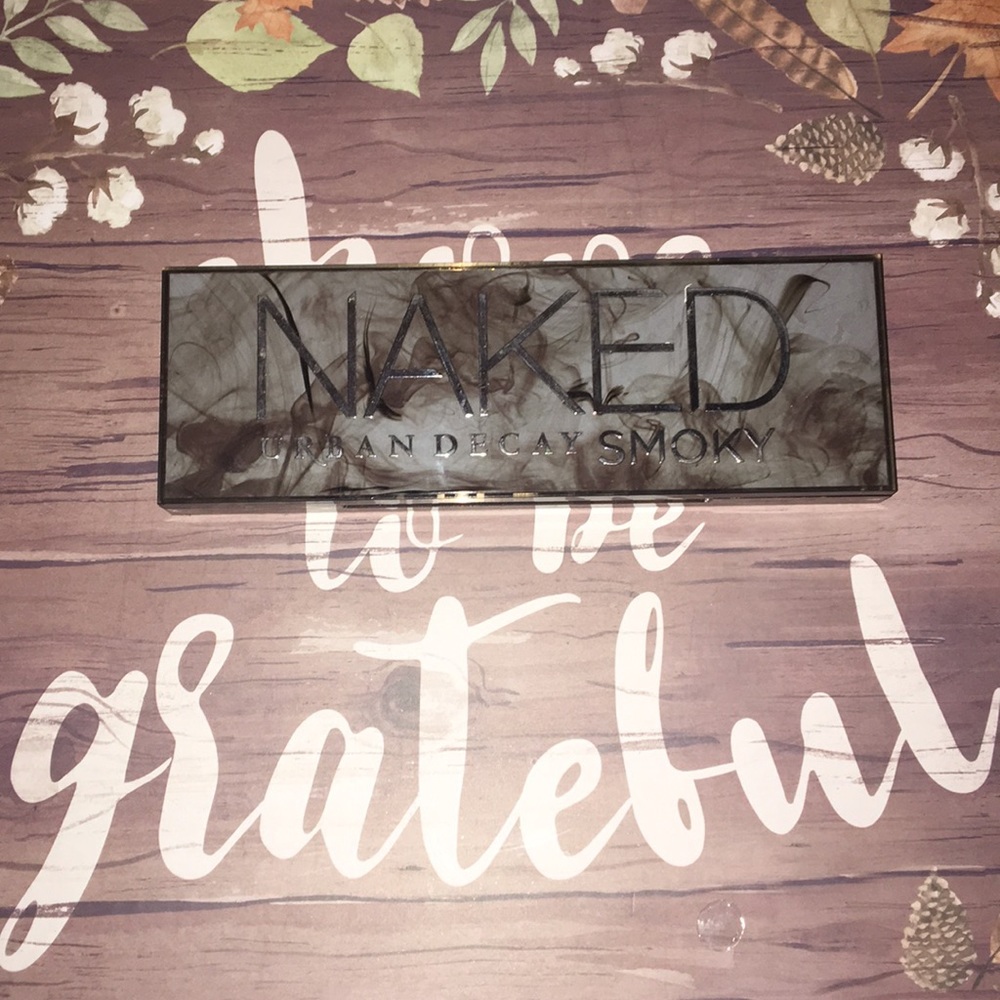 SALE* Urban Decay Smokey palate